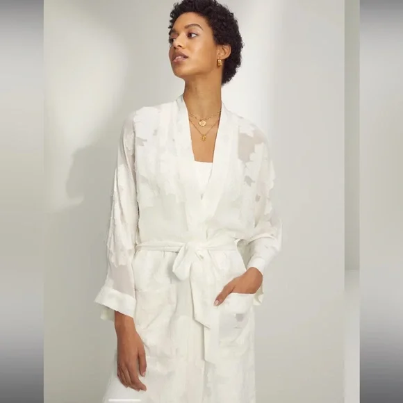 Derante Robe - Picture 8 of 8